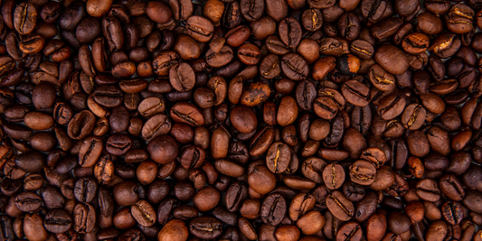 Geröstete Kaffeebohnen in Nahaufnahme