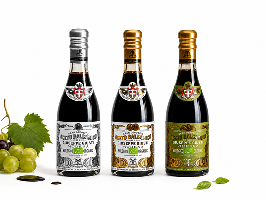 Giusti Bio-Balsamico Trio | Aceto Balsamico di Modena IGP | Bio-zertifiziert in drei Reifestufen | 1 Silber- + 2 + 3 Goldmedaillen | 3 × 250 ml