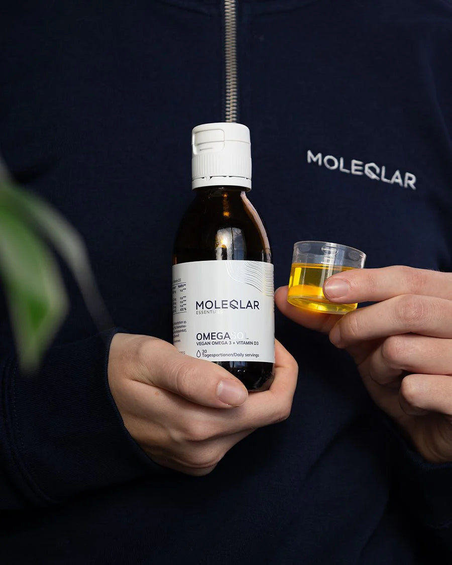OmegaSOL | Hochdosiertes Veganes Omega 3 & Vitamin D3 | Schutz für Herz, Gehirn und Sehkraft | Rein pflanzliches Algenöl ohne Fischgeschmack | 30-Tage-Vorrat | 150 ml