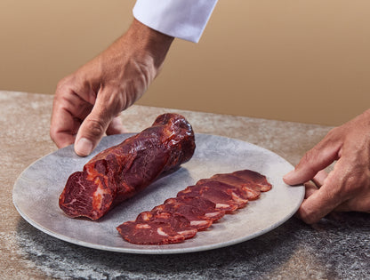 Lomo | Cinco Jotas berühmte Wurst aus Schweinelende | übertrifft das schwarze Label | halbe Lendenstange