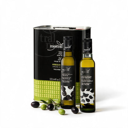 Olivenöl-Genuss Set – Mestral 3 L Olivenöl mit Trüffel- und schwarzem-Knoblauch-Würzöl auf weißem Hintergrund