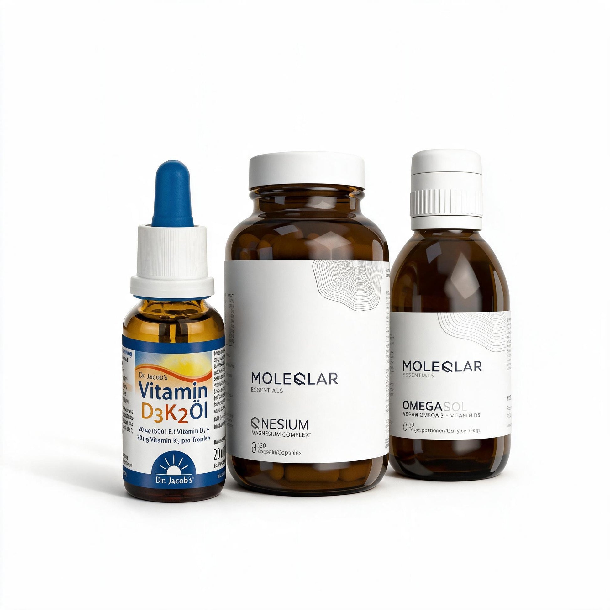 Basis-Trio – Vitamin D3K2, Magnesium und OmegaSOL auf weißem Hintergrund