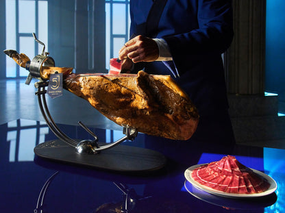 60 Monate fein gereifter Hinterschinken | Bellota | mit Eicheln gefüttert 100 % Ibérico „Brida Nega“ aus Andalusien